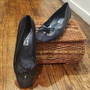 Salvatore Ferragamo Classic Bow-Tie Flats - Size 8